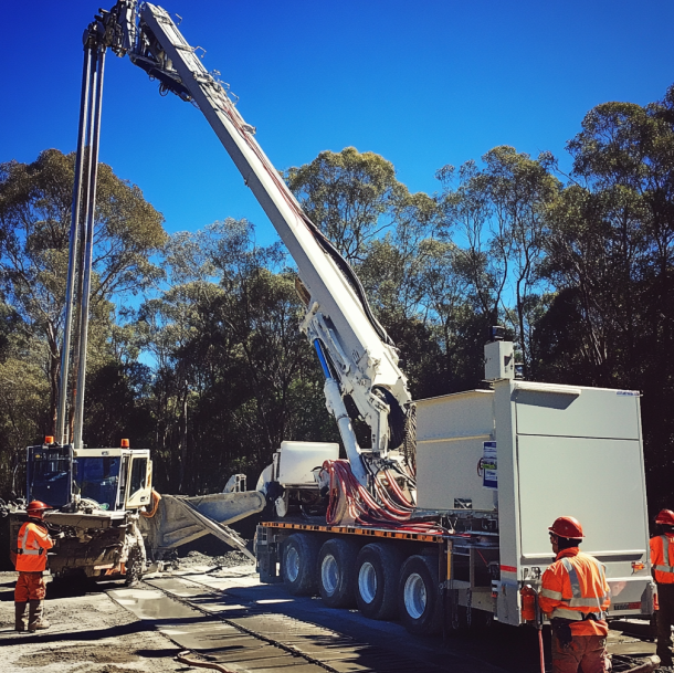 फ़्लैट/प्लेटफ़ॉर्म ट्रेलर कौन बनाता है?