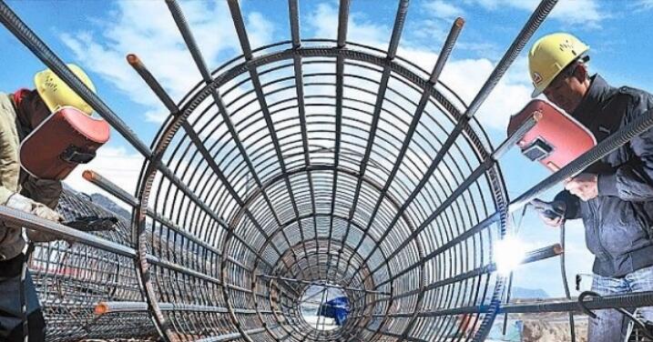 स्टील केज वेल्डिंग मशीन वी.एस. पारंपरिक स्टील केज बनाने 